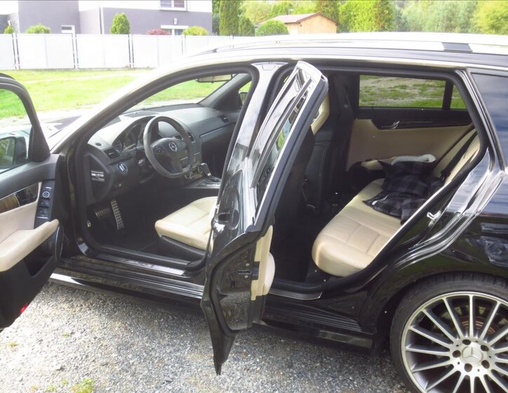 Mercedes-Benz Třídy C Kombi 6,2 l 336 kw