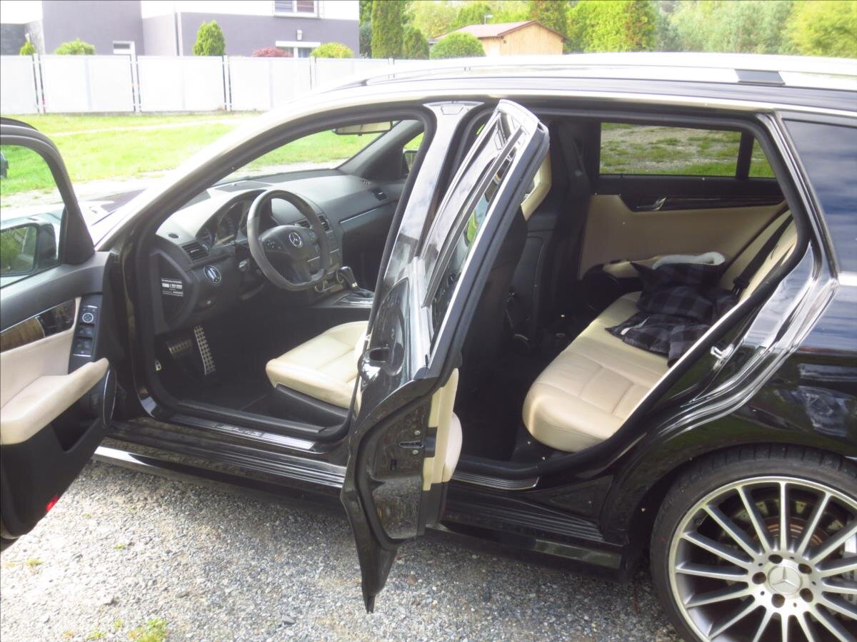 Mercedes-Benz Třídy C Kombi 6,2 l 336 kw