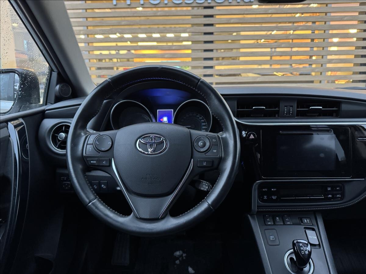 Toyota Auris Hatchback 1,8 l 73 kw