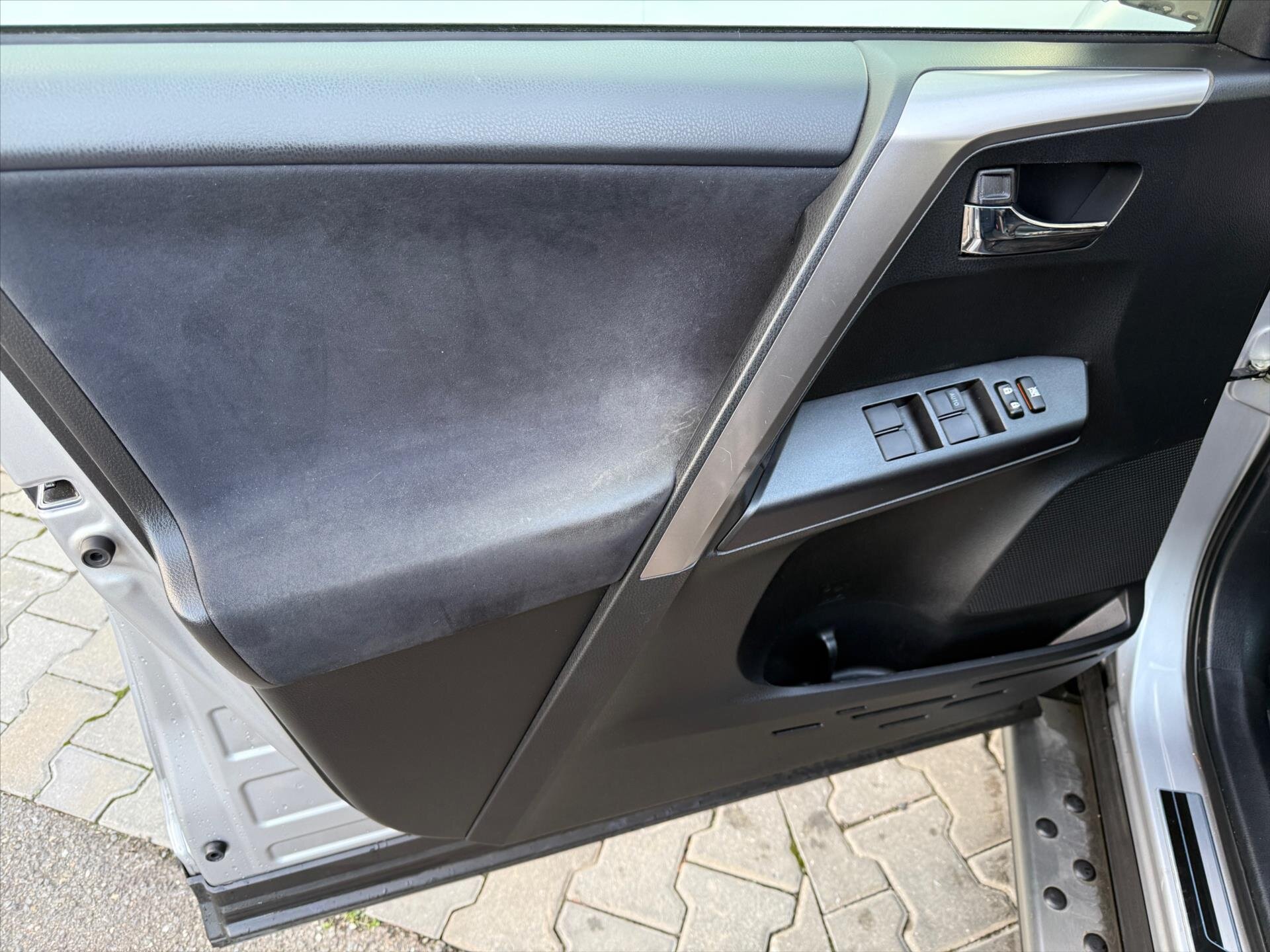 Toyota RAV4 SUV 2,5 l 114 kw