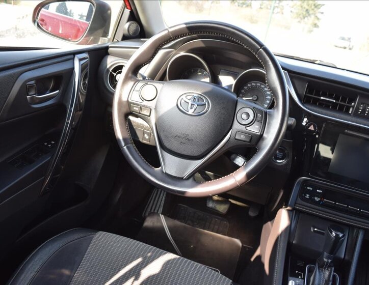 Toyota Auris Kombi 1,2 l 85 kw