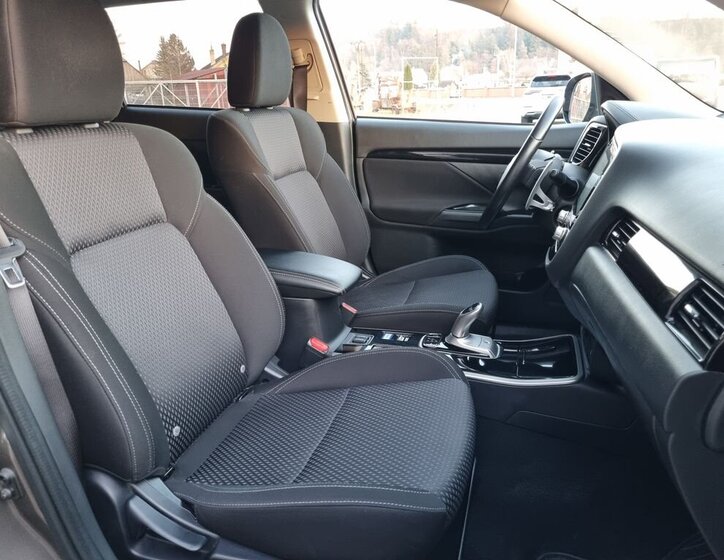 Mitsubishi Outlander SUV 2,4 l 165 kw