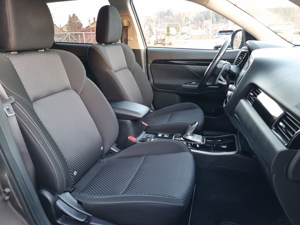 Mitsubishi Outlander SUV 2,4 l 165 kw