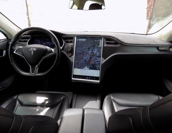 Tesla Model S 20