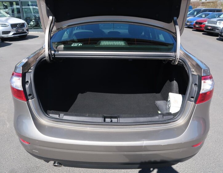 Renault Fluence Sedan / Limuzína 1,6 l 81 kw