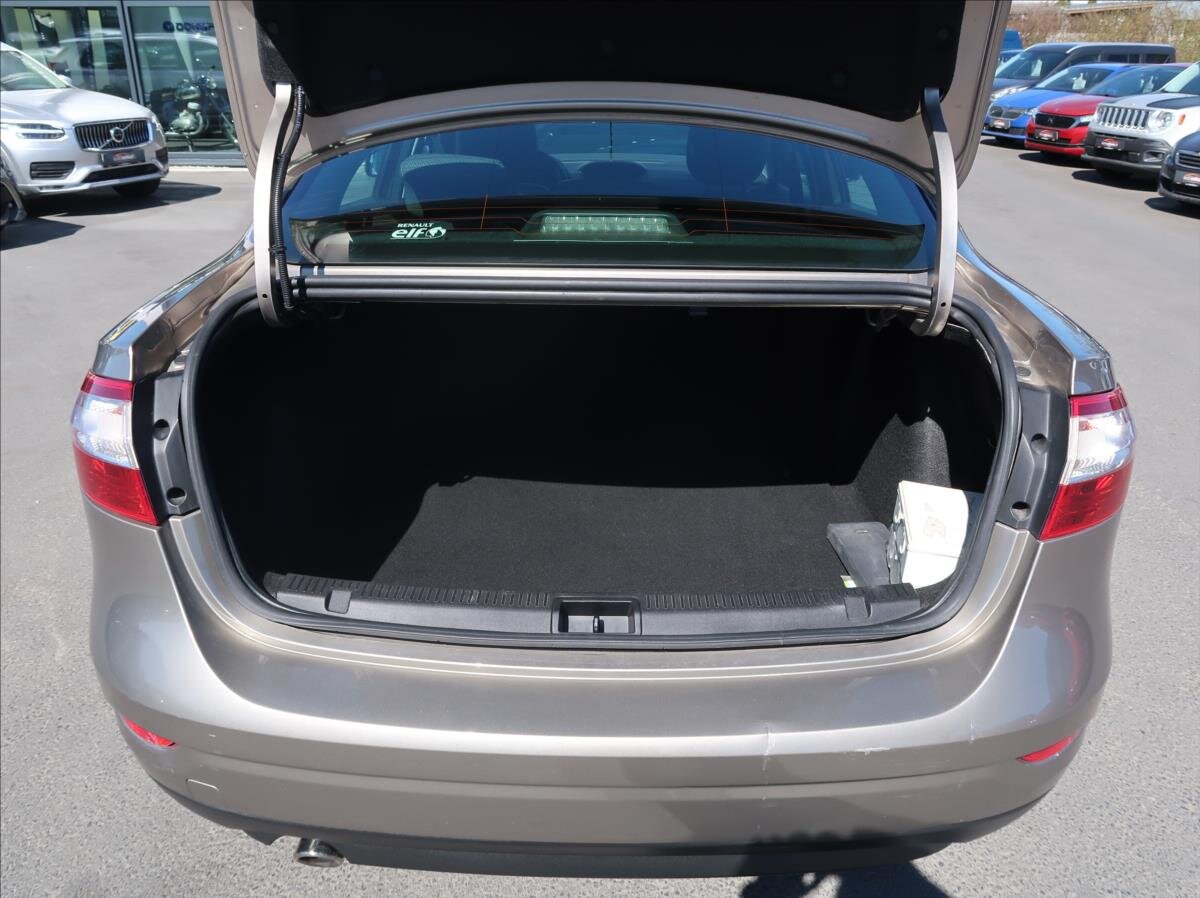 Renault Fluence Sedan / Limuzína 1,6 l 81 kw