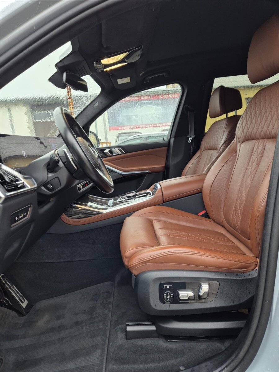 BMW X7 SUV / Terénní 3,0 l 250 kw