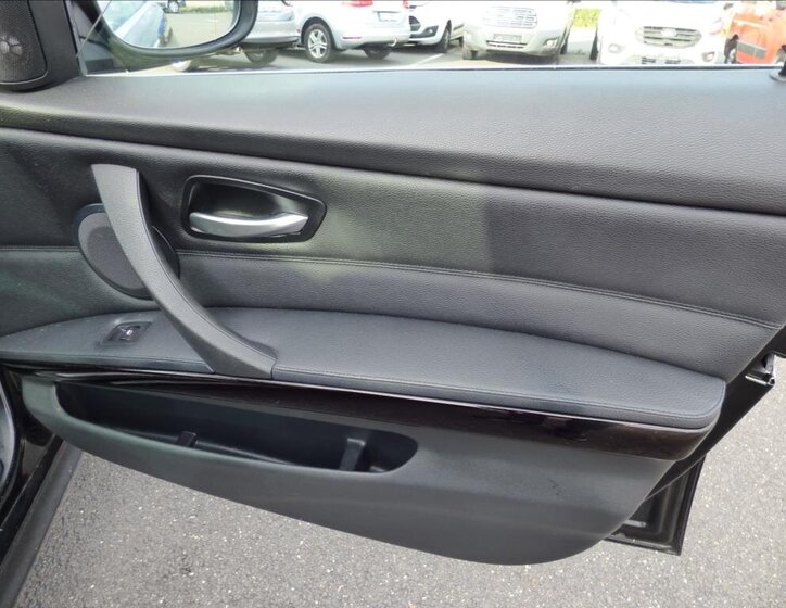 BMW Řada 3 Kombi 3,0 l 180 kw