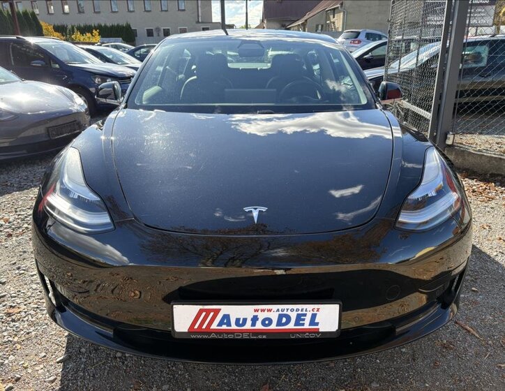 Tesla Model 3 Sedan 0,0 239 kw