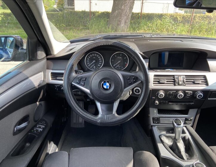 BMW Řada 5 Kombi 3,0 l 145 kw