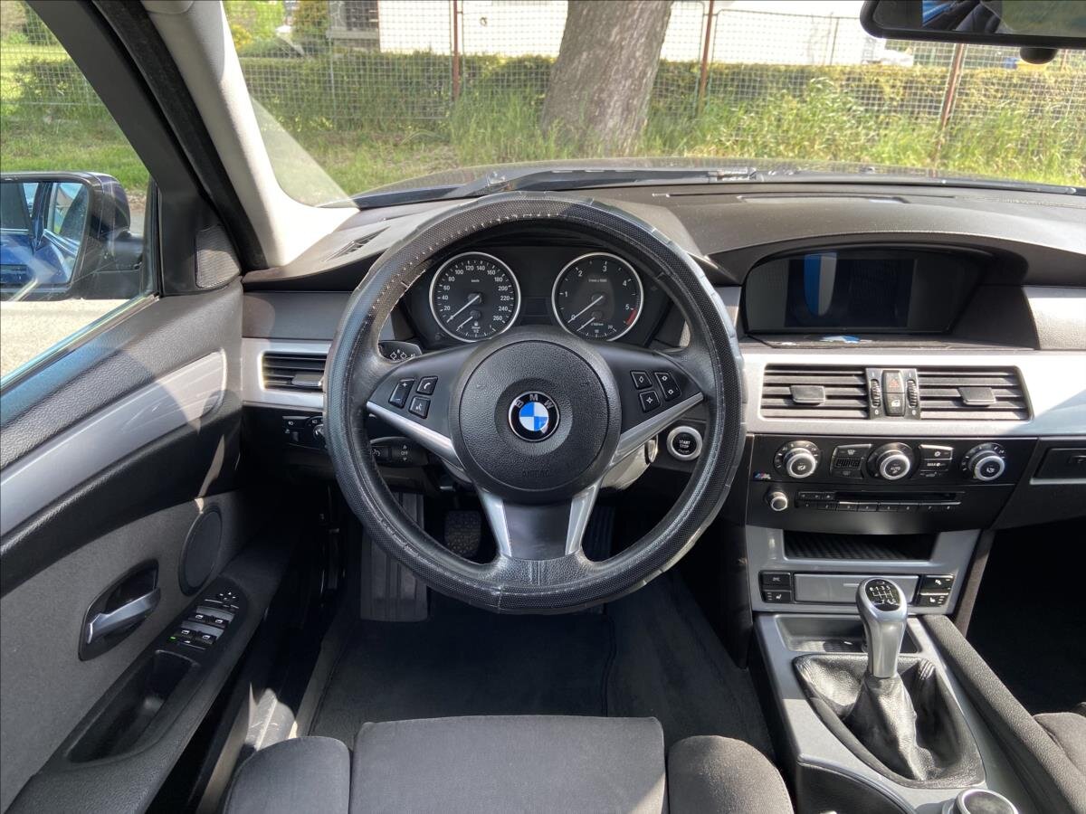 BMW Řada 5 Kombi 3,0 l 145 kw