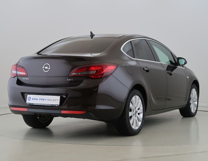 Opel Astra Sedan / Limuzína 1,6 l 100 kw