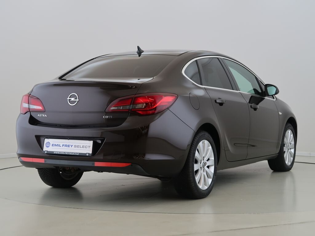 Opel Astra Sedan / Limuzína 1,6 l 100 kw