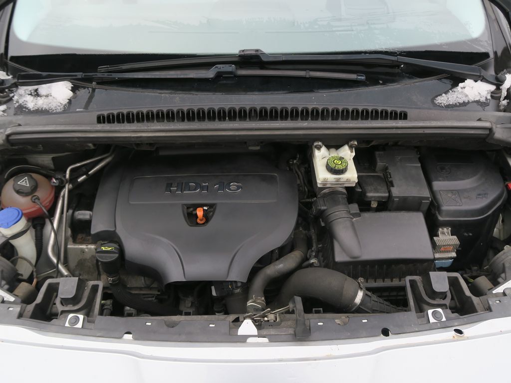 Peugeot 5008 MPV 2,0 l 120 kw