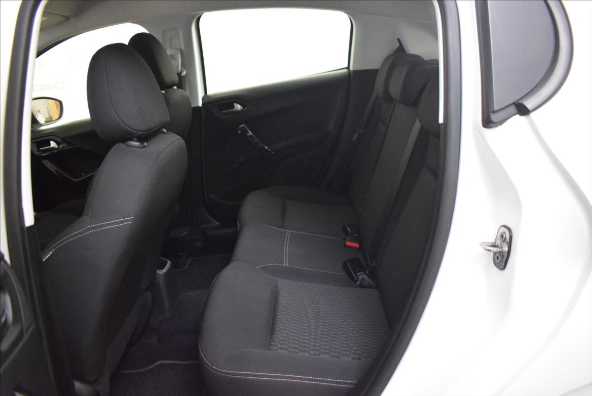 Peugeot 208 Hatchback 1,2 l 60 kw