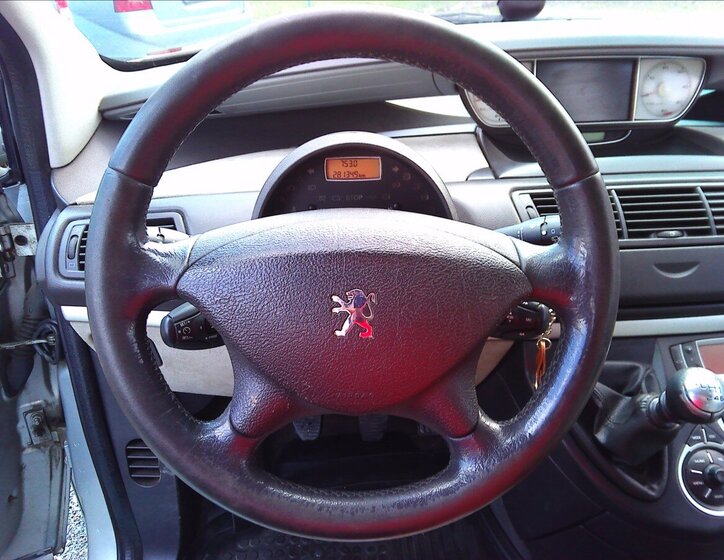Peugeot 807 MPV 2,0 l 100 kw