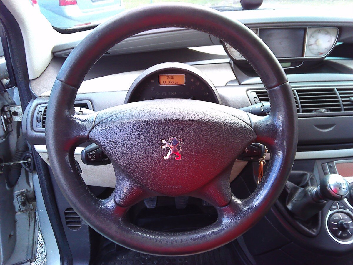 Peugeot 807 MPV 2,0 l 100 kw