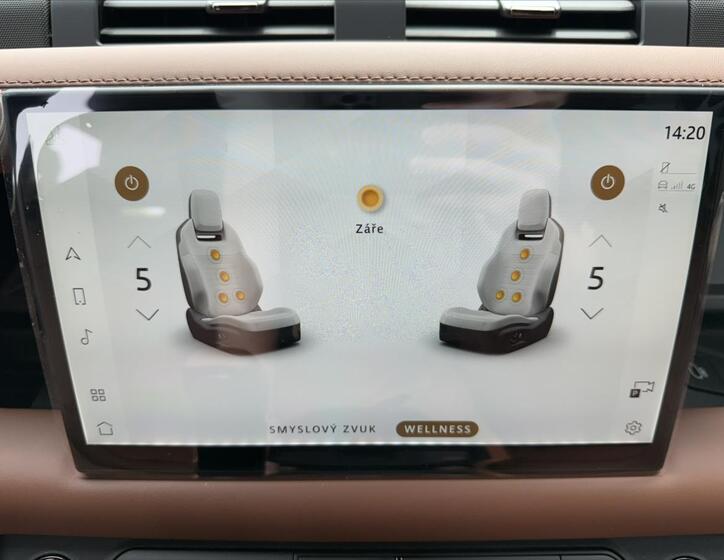 Land Rover Defender 23