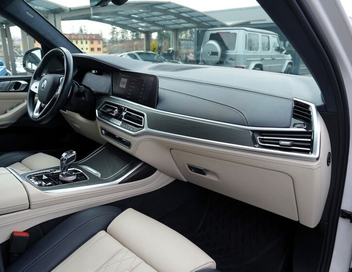 BMW X7 SUV / Terénní 3,0 l 250 kw