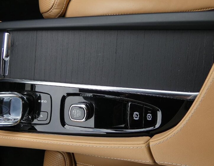 Volvo XC90 SUV / Terénní 2,0 l 220 kw