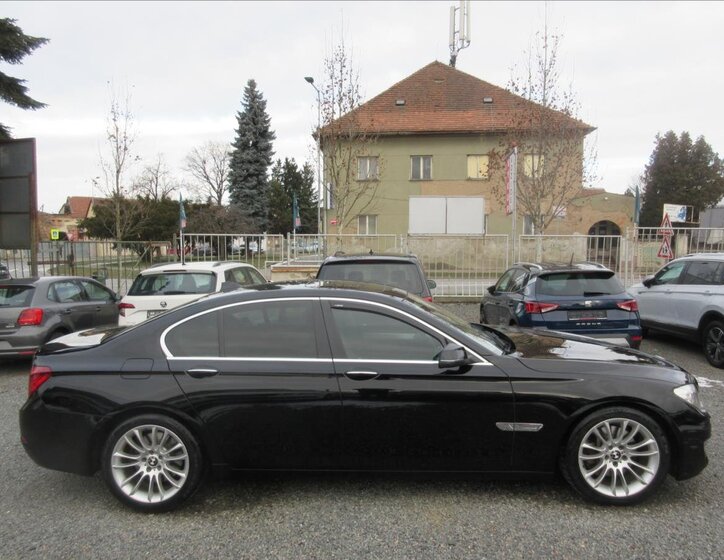 BMW Řada 7 Sedan 3,0 l 190 kw