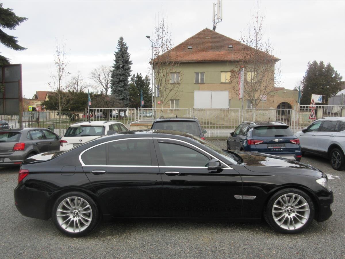 BMW Řada 7 Sedan 3,0 l 190 kw