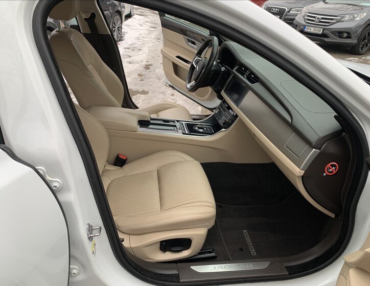 Jaguar XF Sedan 2,0 l 132 kw