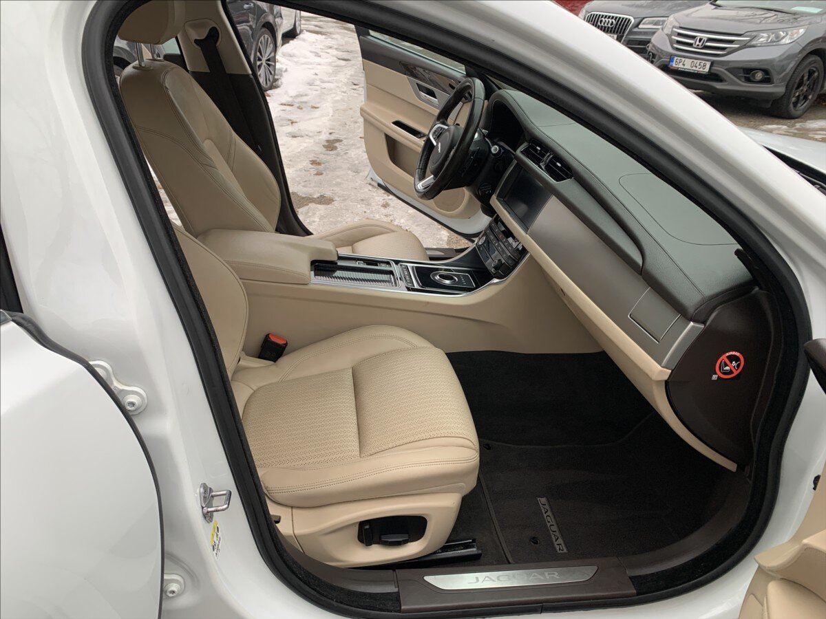 Jaguar XF Sedan 2,0 l 132 kw