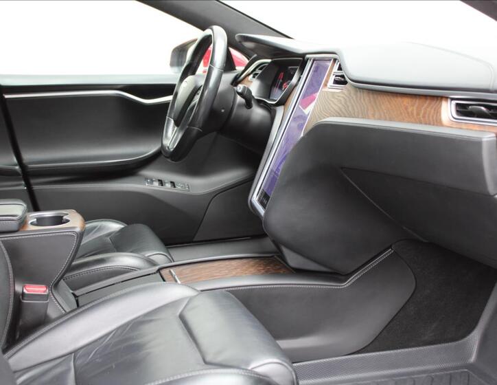 Tesla Model S 29