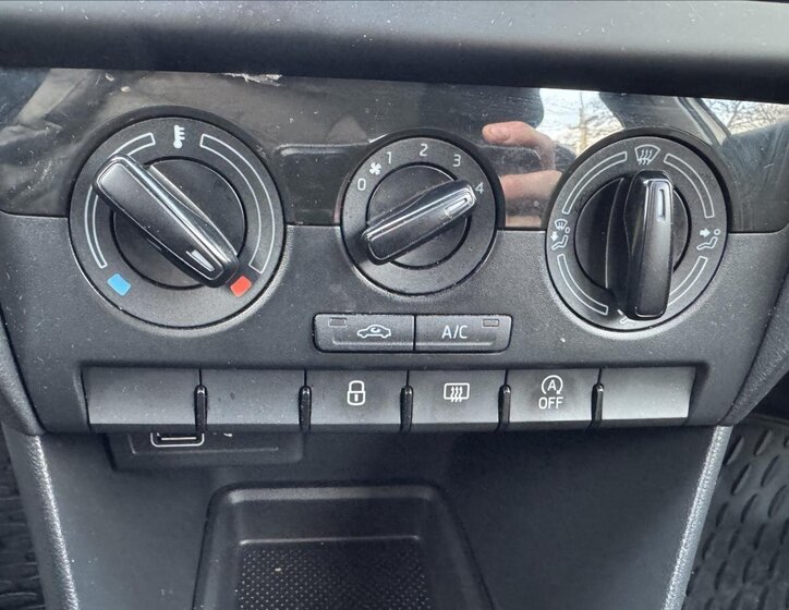 Škoda Rapid Hatchback 999,0 70 kw