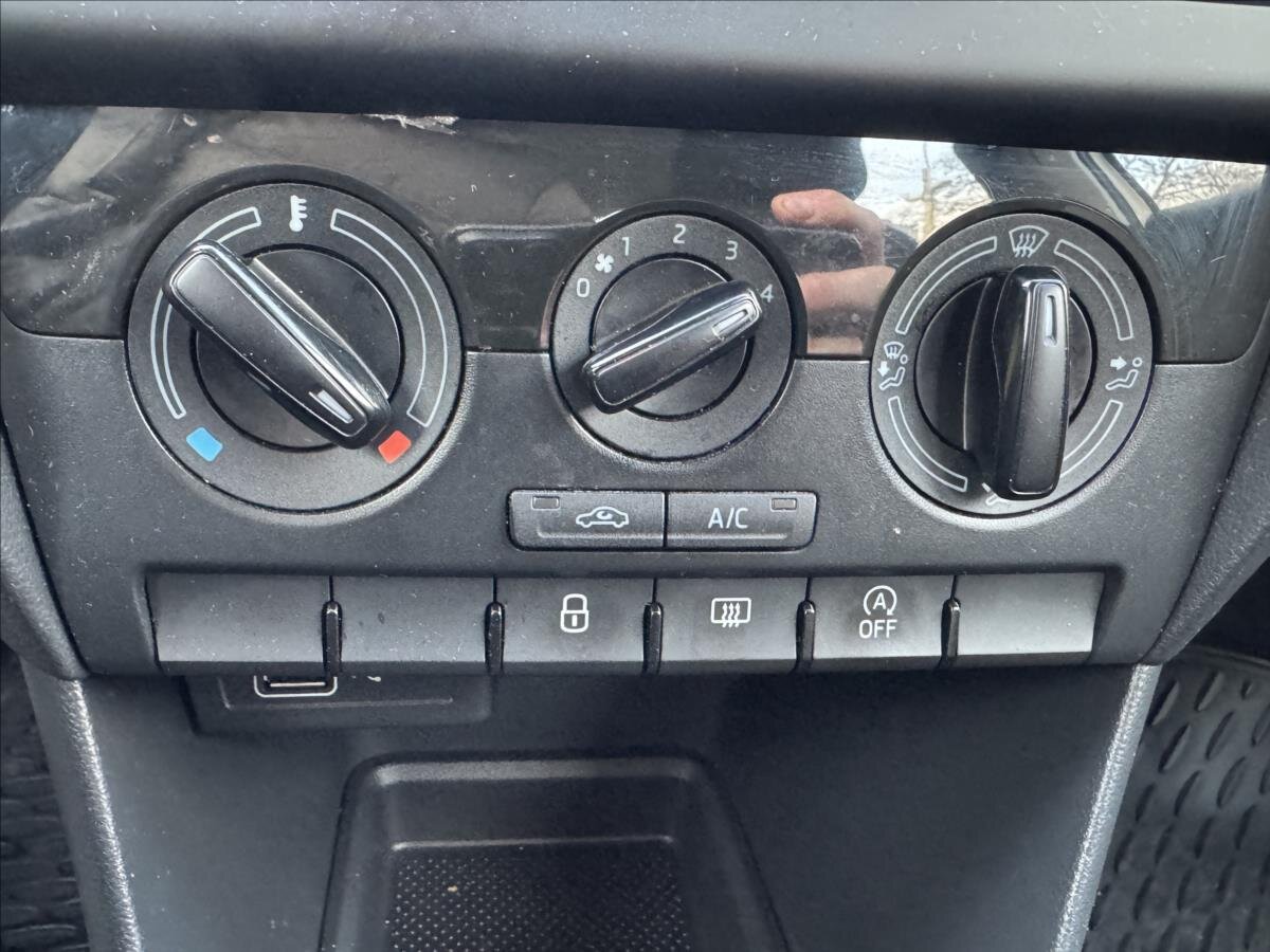 Škoda Rapid Hatchback 999,0 70 kw