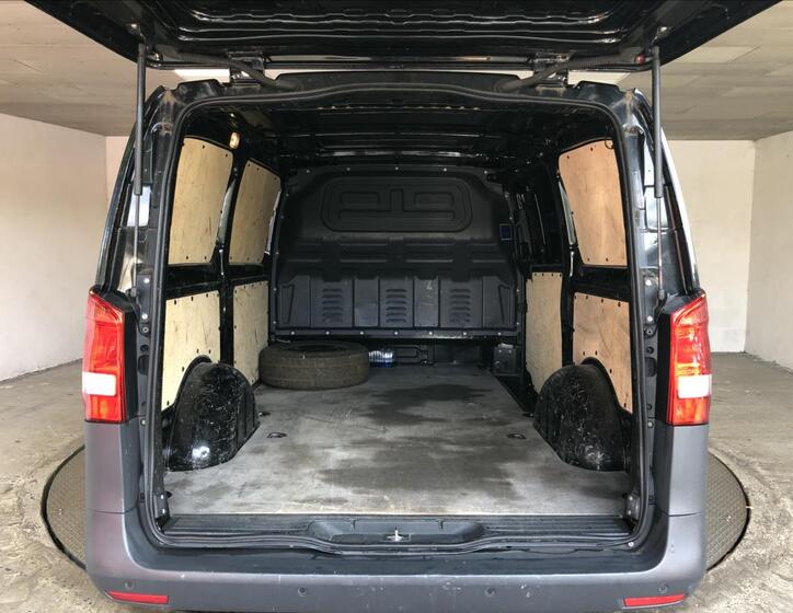 Mercedes-Benz Vito 12