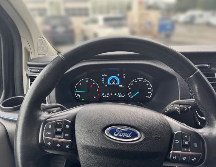 Ford Tourneo Custom 8