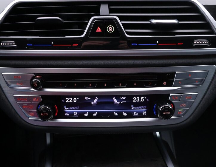 BMW Řada 7 Sedan 4,4 l 330 kw