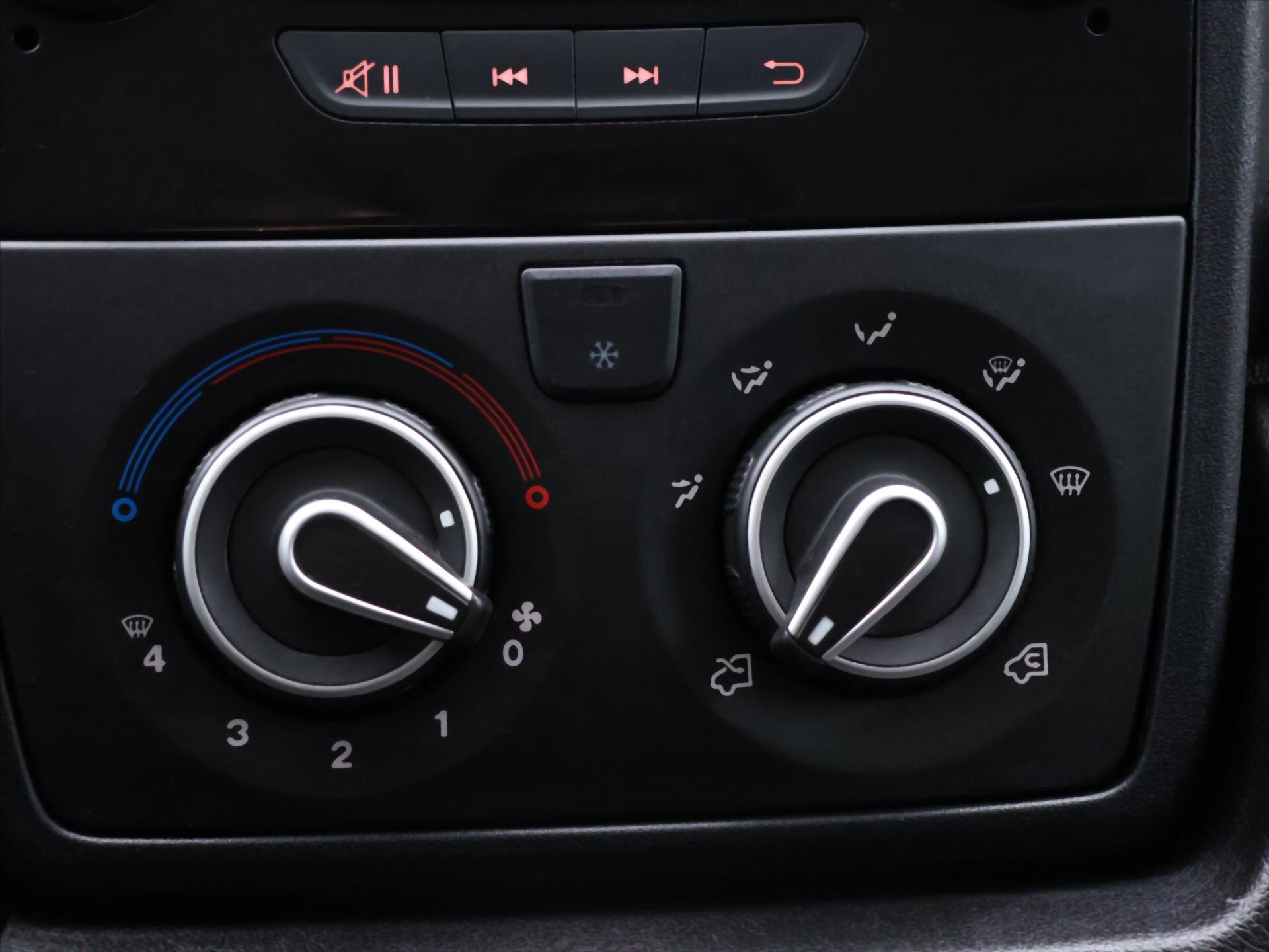 Peugeot Boxer Valník 2,0 l 96 kw