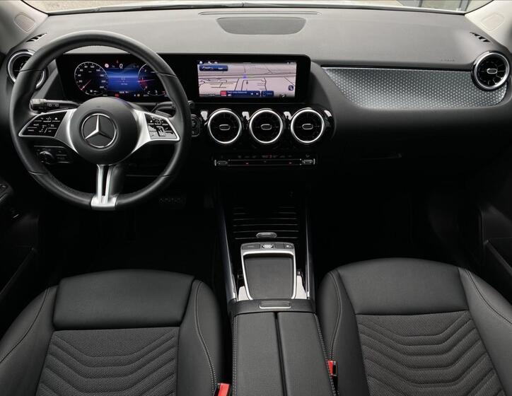 Mercedes-Benz GLA 12