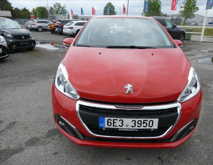 Peugeot 208 Hatchback 1,2 l 61 kw