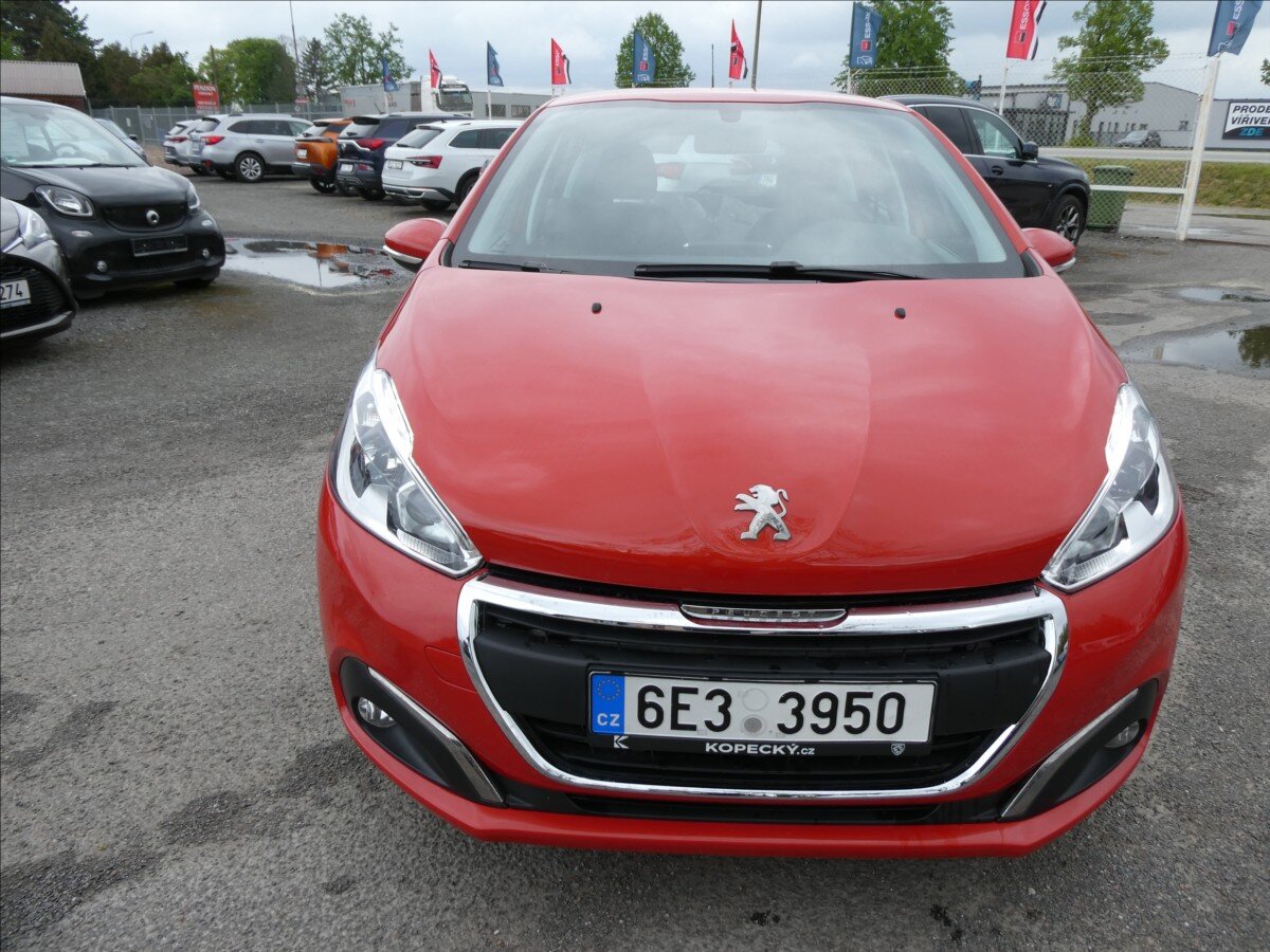 Peugeot 208 Hatchback 1,2 l 61 kw
