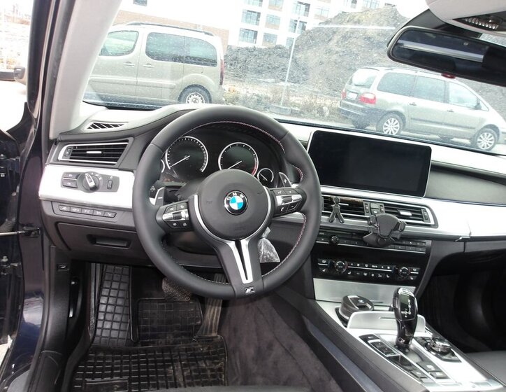 BMW Řada 7 Sedan / Limuzína 3,0 l 180 kw