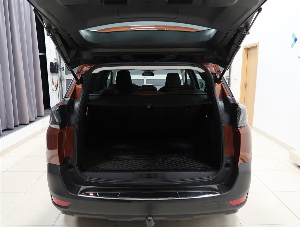 Peugeot 5008 MPV 1,5 l 96 kw