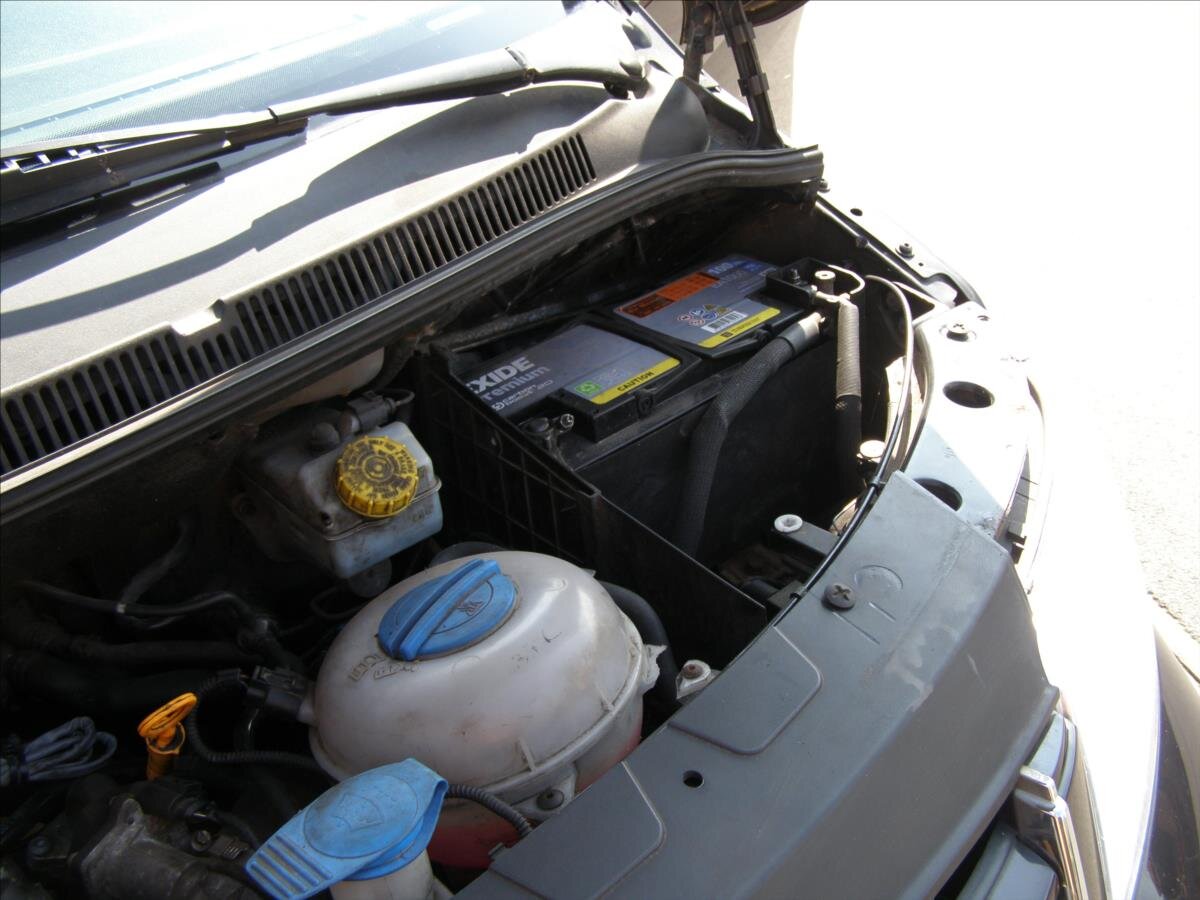 Volkswagen Caravelle MPV 2,5 l 128 kw