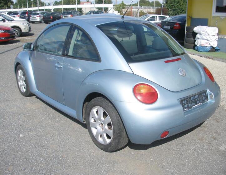 Volkswagen New Beetle 2