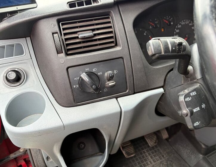 Ford Transit Kombi 2,4 l 103 kw