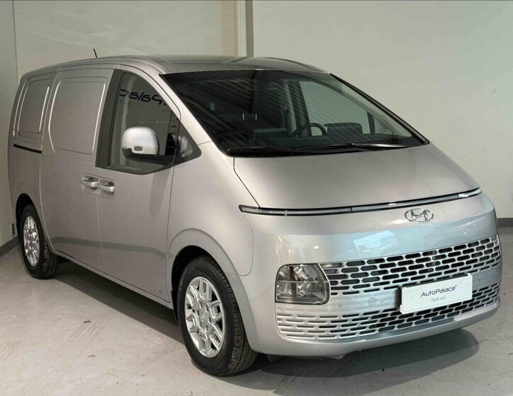 Hyundai Staria 3