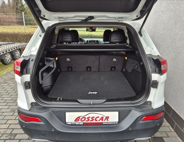 Jeep Cherokee SUV 2,2 l 147 kw