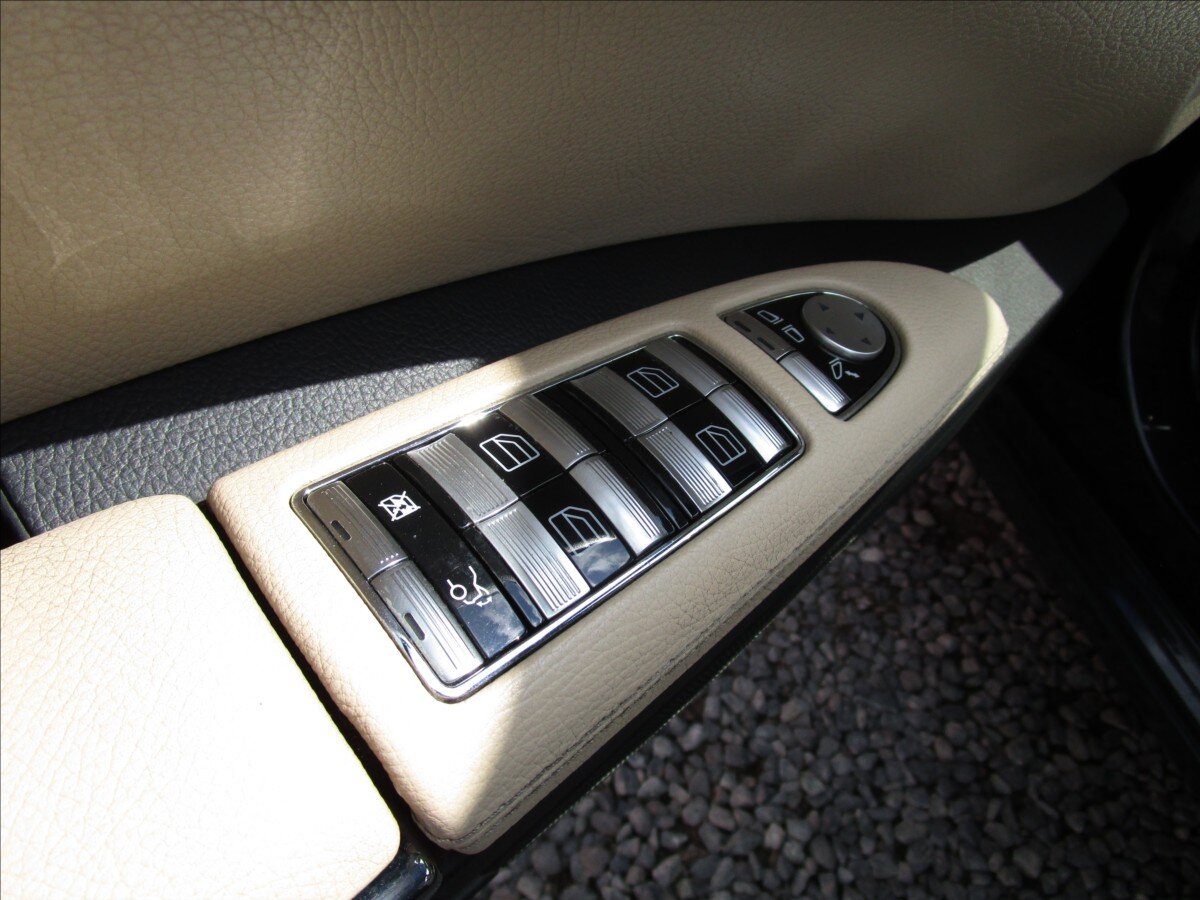 Mercedes-Benz Třídy S Sedan / Limuzína 4,0 l 235 kw