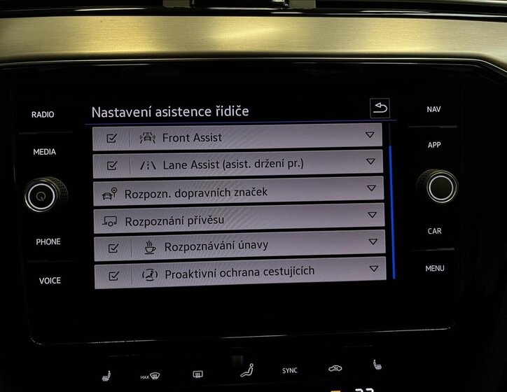 Volkswagen Passat Sedan / Limuzína 1,5 l 110 kw