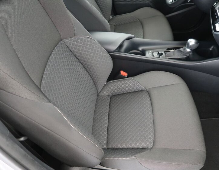 Toyota C-HR SUV / Terénní 1,8 l 72 kw