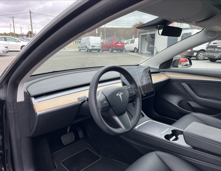 Tesla Model 3 20