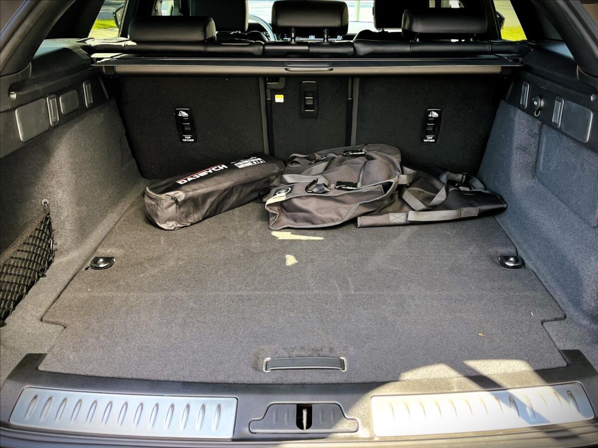 Land Rover Range Rover Velar SUV 2,0 l 297 kw